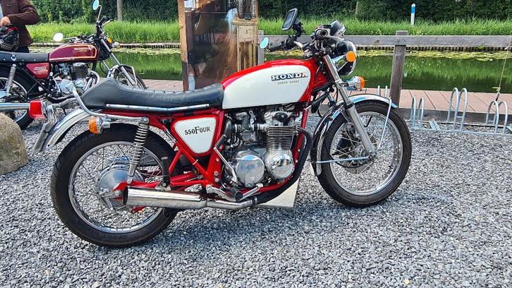HONDA CB 550 '77 volledig uit mekaar geweest,zie foto's, Motoren, Motoren | Oldtimers, Naked bike, 4 cilinders, Ophalen of Verzenden
