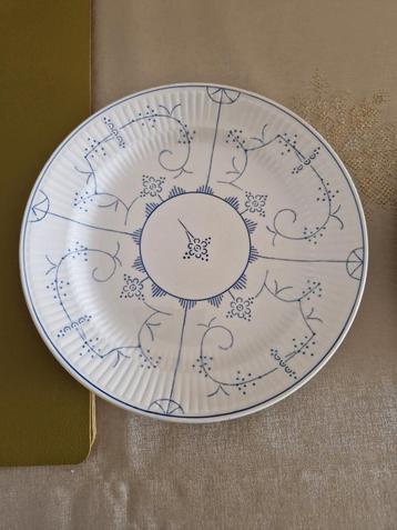 2 borden royal boch 24 cm beschikbaar voor biedingen