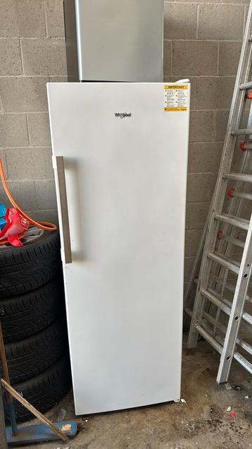 Grote koelkast merk whirlpool  beschikbaar voor biedingen