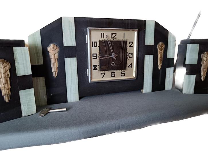 Oud horloge met schouw-ornamenten, Handtassen en Accessoires, Horloges | Antiek, Onbekend, Ophalen