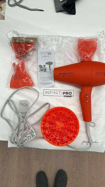 Infiniti PRO by Conair hairdryer  beschikbaar voor biedingen