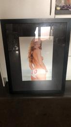 Grote kader met pikante poster in, Ophalen, Zo goed als nieuw, Foto of Poster, 75 cm of meer