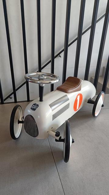 Retro auto  beschikbaar voor biedingen