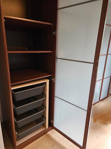 Ikea Hopen Kast 60x60x236 met leggers en kastje met mandjes beschikbaar voor biedingen