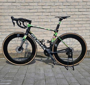 Vélo aérodynamique Kuota entièrement en carbone, Ultegra di2