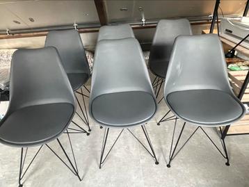 6 keukenstoelen beschikbaar voor biedingen
