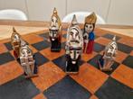 Handgesneden en beschilderd houten schaakspel, Verzamelen, Gebruikt, Ophalen
