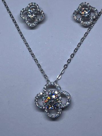 Zilveren set met echte moissaniet (lab-grown diamant) beschikbaar voor biedingen