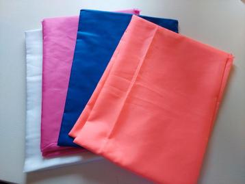 Nieuw in! 411)150x100cm Polyester wit / blauw / zwart / roze