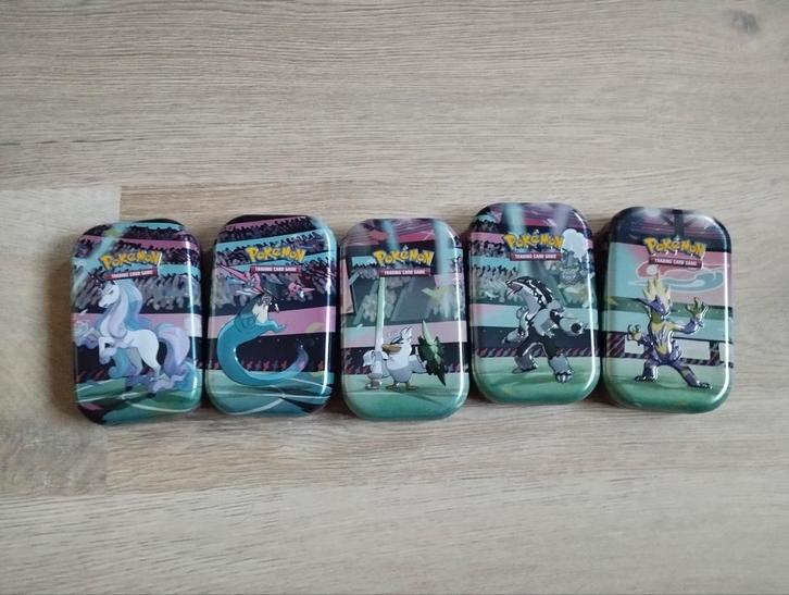 Pokémon mystery tins, Hobby en Vrije tijd, Verzamelkaartspellen | Pokémon, Zo goed als nieuw, Ophalen