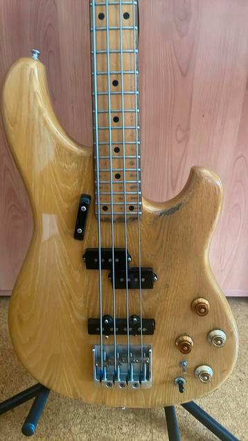 Rs 924 Ibanez roadster 1982 basgitaar beschikbaar voor biedingen