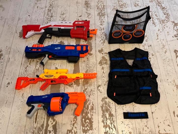 NERF set – 4 geweren + accessoires (alles werkt prima!), Kinderen en Baby's, Speelgoed | Buiten | Actiespeelgoed, Zo goed als nieuw