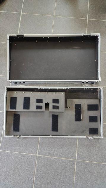 Homemade pedalboard beschikbaar voor biedingen