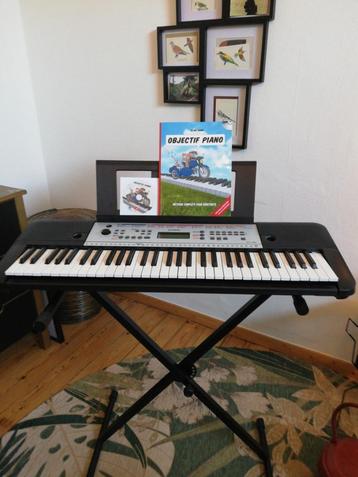 Piano synthé Yamaha, bon état. Son "piano" TB.  beschikbaar voor biedingen
