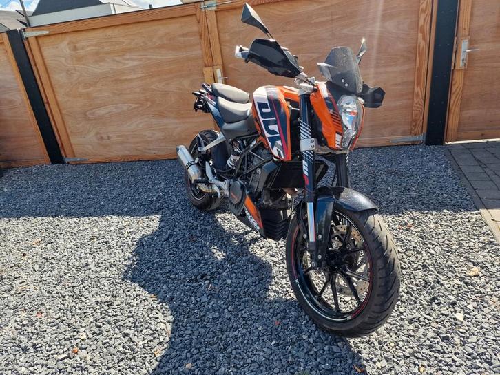 Ktm duke 200cc sportuitlaat REEDS GEKEURD VVK, Motoren, Motoren | KTM, Bedrijf, Naked bike, 12 t/m 35 kW, 1 cilinder, LED Verlichting