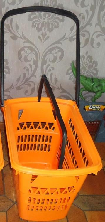 Stapelbare, verrijdbare winkelmand beschikbaar voor biedingen