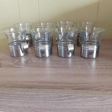8 thee of koffie glaasjes met inox houder beschikbaar voor biedingen