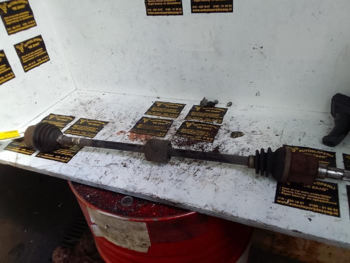 Aandrijfas rechts-voor van een Opel Corsa, Auto-onderdelen, Remmen en Aandrijving, Opel, Gebruikt, 3 maanden garantie, Ophalen of Verzenden