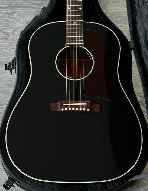 2022 Gibson 1950's J-45 Ebony met LR Baggs VTS Pickup, Musique & Instruments, Instruments à corde | Guitares | Acoustiques, Utilisé
