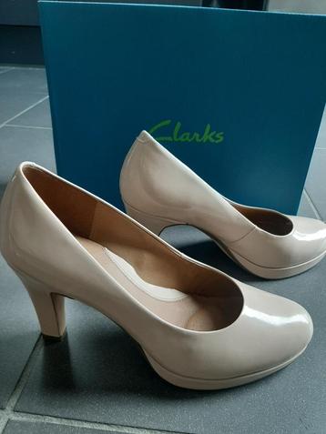 Gelakte dames schoenen Clarks maat40 nieuwe beschikbaar voor biedingen