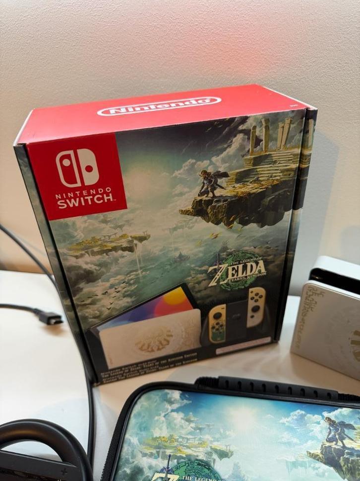 Nintendo Switch OLED - Zelda Tears of the Kingdom Edition, Games en Spelcomputers, Games | Nintendo Switch, Zo goed als nieuw