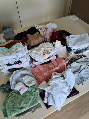 Babykleding meisje beschikbaar voor biedingen