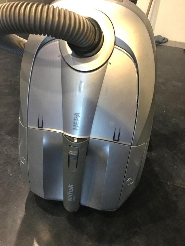 Nilfisk stofzuiger 2000W, Elektronische apparatuur, Stofzuigers, Zo goed als nieuw, Stofzuiger, 2000 watt of meer, Ophalen of Verzenden