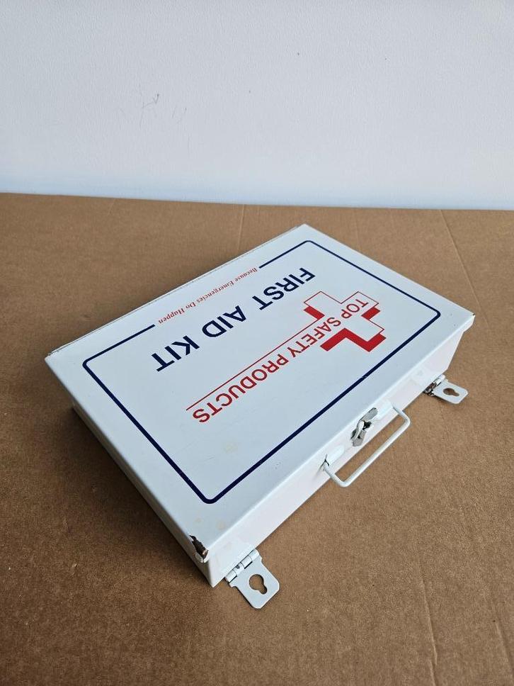 Stalen medicijndoos voor wandmontage - EHBO-doos, Verzamelen, Blikken, Gebruikt, Overige, Overige merken, Ophalen of Verzenden