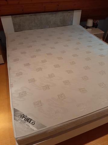Prachtig als nieuw 2 persoonsbed beschikbaar voor biedingen
