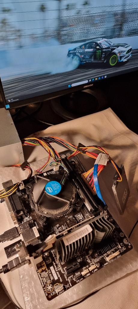 Voor de handige doe-het-zelver Intel i7 + Gigabyte, Computers en Software, Moederborden, Zo goed als nieuw, Intel, DDR3, Ophalen of Verzenden