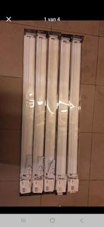 5 witte rolgordijnen, Enlèvement