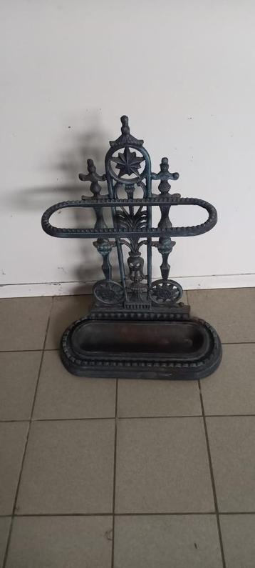  Vintage metalen paraplubak – sierlijk ontwerp beschikbaar voor biedingen