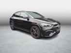 Mercedes-Benz GLA 180 AMG Line + NIGHTPAKKERT + SURROUND VIE, Auto's, Mercedes-Benz, Stof, Gebruikt, 4 cilinders, 136 pk