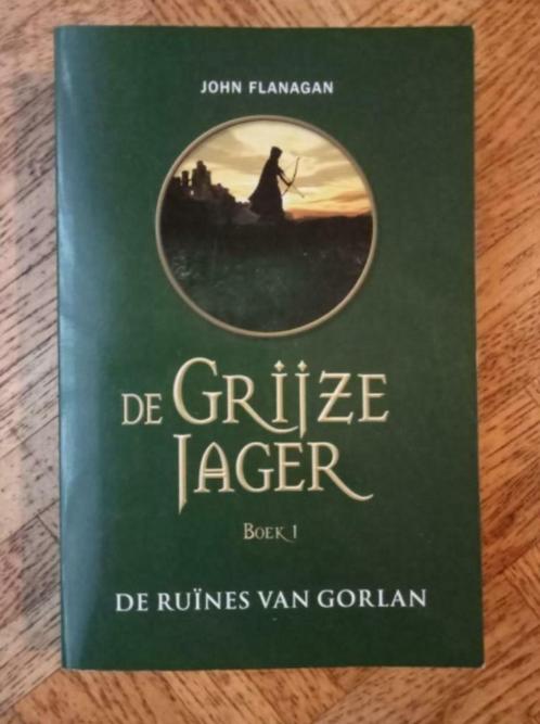 John Flanagan: De grijze jager - Boek 1, Livres, Livres pour enfants | Jeunesse | 13 ans et plus, Utilisé, Enlèvement ou Envoi