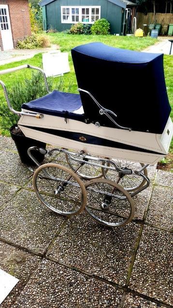 Oude Kinderwagen uit 1960 de Rolls Royce onder de kinderwage beschikbaar voor biedingen