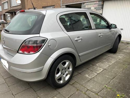 Opel Astra 2008 1.4 benzin, Auto's, Opel, Particulier, Astra, Benzine, Euro 4, Berline, 5 deurs, Handgeschakeld, Zilver of Grijs