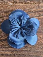 Broche fleur bleue de la créatrice Anne Fontaine., Ophalen, Gebruikt