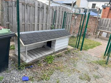 Hondenhok met overdekt terras beschikbaar voor biedingen