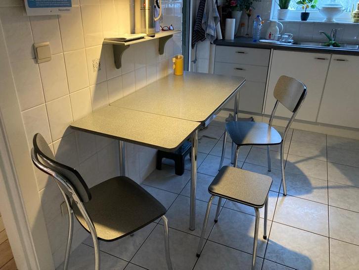 Vintage keukentafel en stoelen, Huis en Inrichting, Tafels | Eettafels, Gebruikt, 50 tot 100 cm, 100 tot 150 cm, Rechthoekig, Ophalen