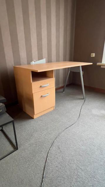Bureau beschikbaar voor biedingen