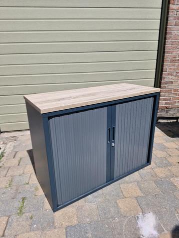 Mooie Stevige Roldeurkast te koop - ideaal voor berging! beschikbaar voor biedingen