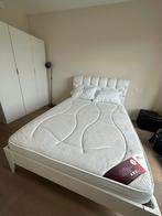 Wit bed met leren hoofdeinde, Huis en Inrichting, Slaapkamer | Complete slaapkamers, Ophalen, Zo goed als nieuw