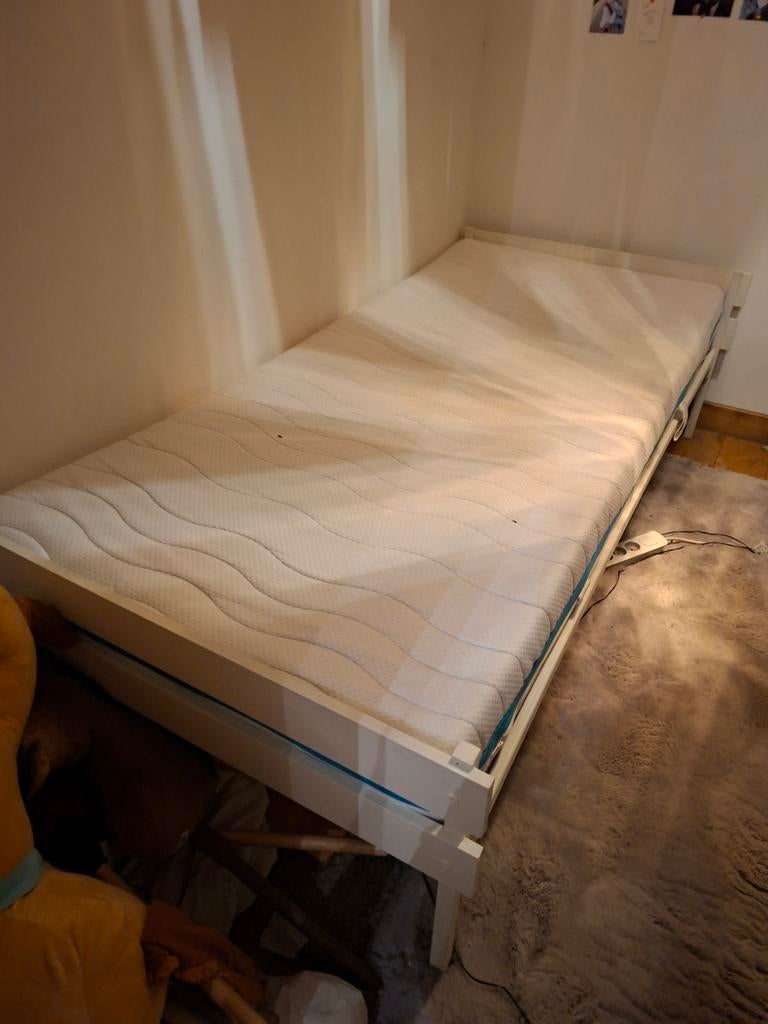 Eenpersoonsbed 90x200 met super matras, Huis en Inrichting, Slaapkamer | Bedden, Ophalen