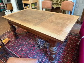 Tafel beschikbaar voor biedingen