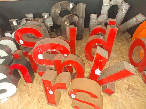Enorme keuze uit metalen gevelletters / reclame, Antiek en Kunst, Antiek | Kantoor en Zakelijk, Ophalen