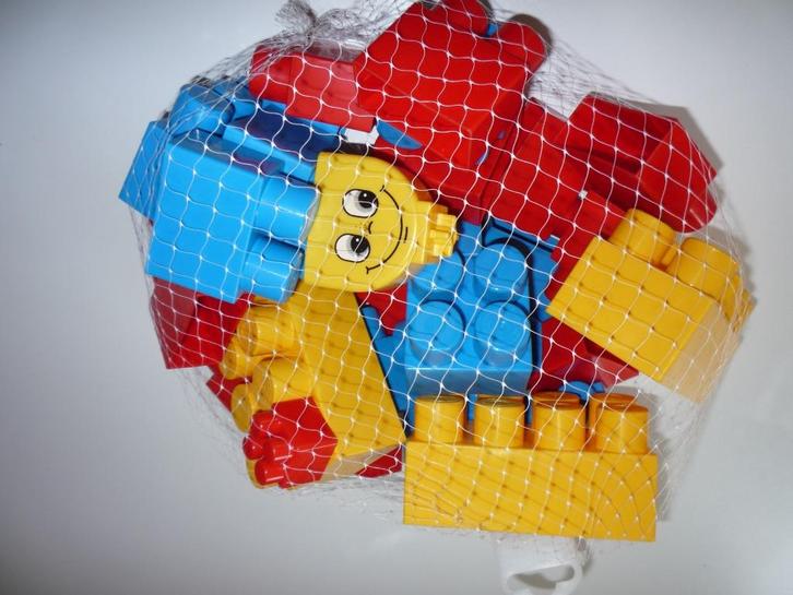 30 briques construction SMOBY dès 18 mois prix: 10 euro, Kinderen en Baby's, Speelgoed | Duplo en Lego, Nieuw, Complete set, Ophalen