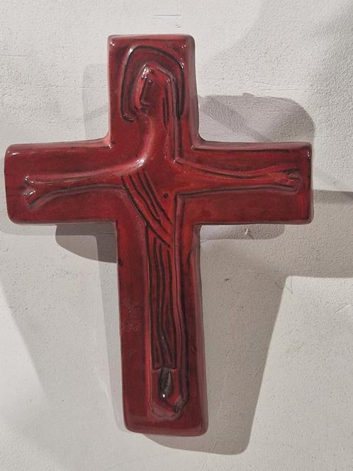 Keramisch kruis van Oswald Tieberghien jaren 60 18 x 13.5, Verzamelen, Religie, Zo goed als nieuw, Christendom | Katholiek, Beeld(je)