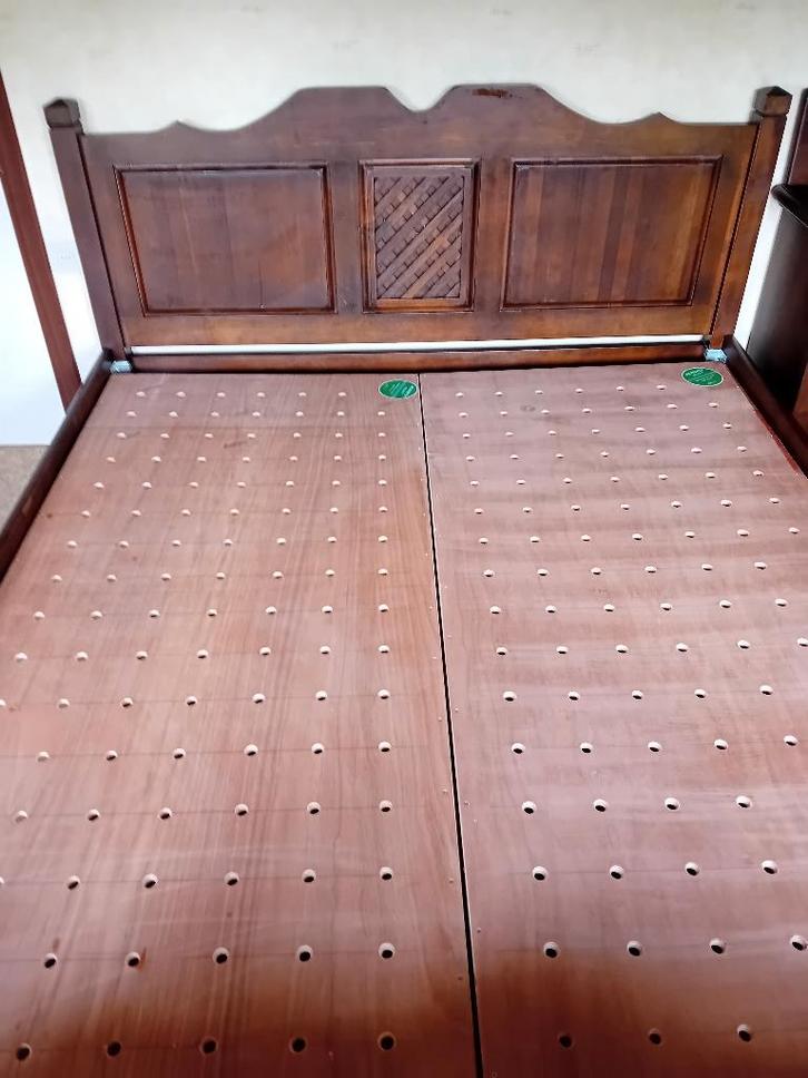 koloniaal bed MOET DRINGEND WEG!, Huis en Inrichting, Slaapkamer | Bedden, Gebruikt, Tweepersoons, 160 cm, 200 cm, Hout, Bruin