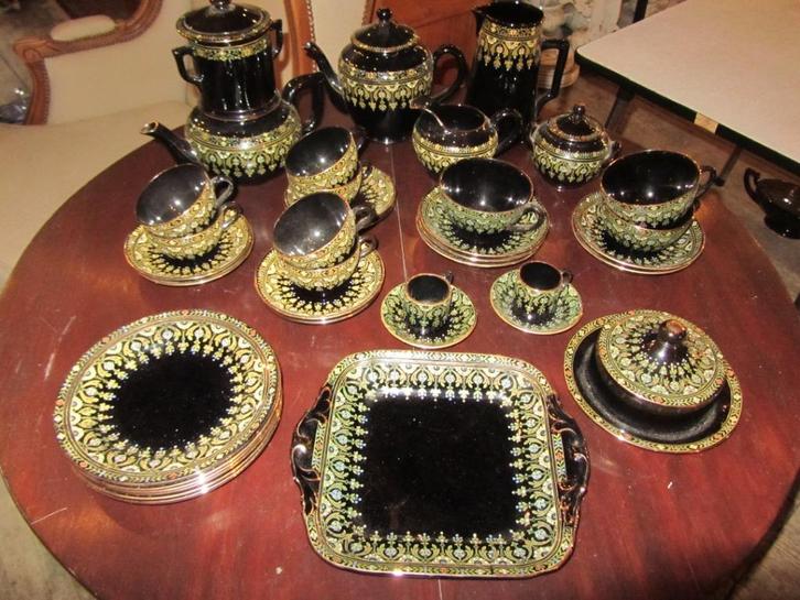 Sarreguemines: verschillende zwart geëmailleerde stukken., Antiek en Kunst, Antiek | Keramiek en Aardewerk, Ophalen