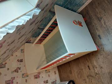 Brocante/retro kinderbedje met nieuwe matras beschikbaar voor biedingen
